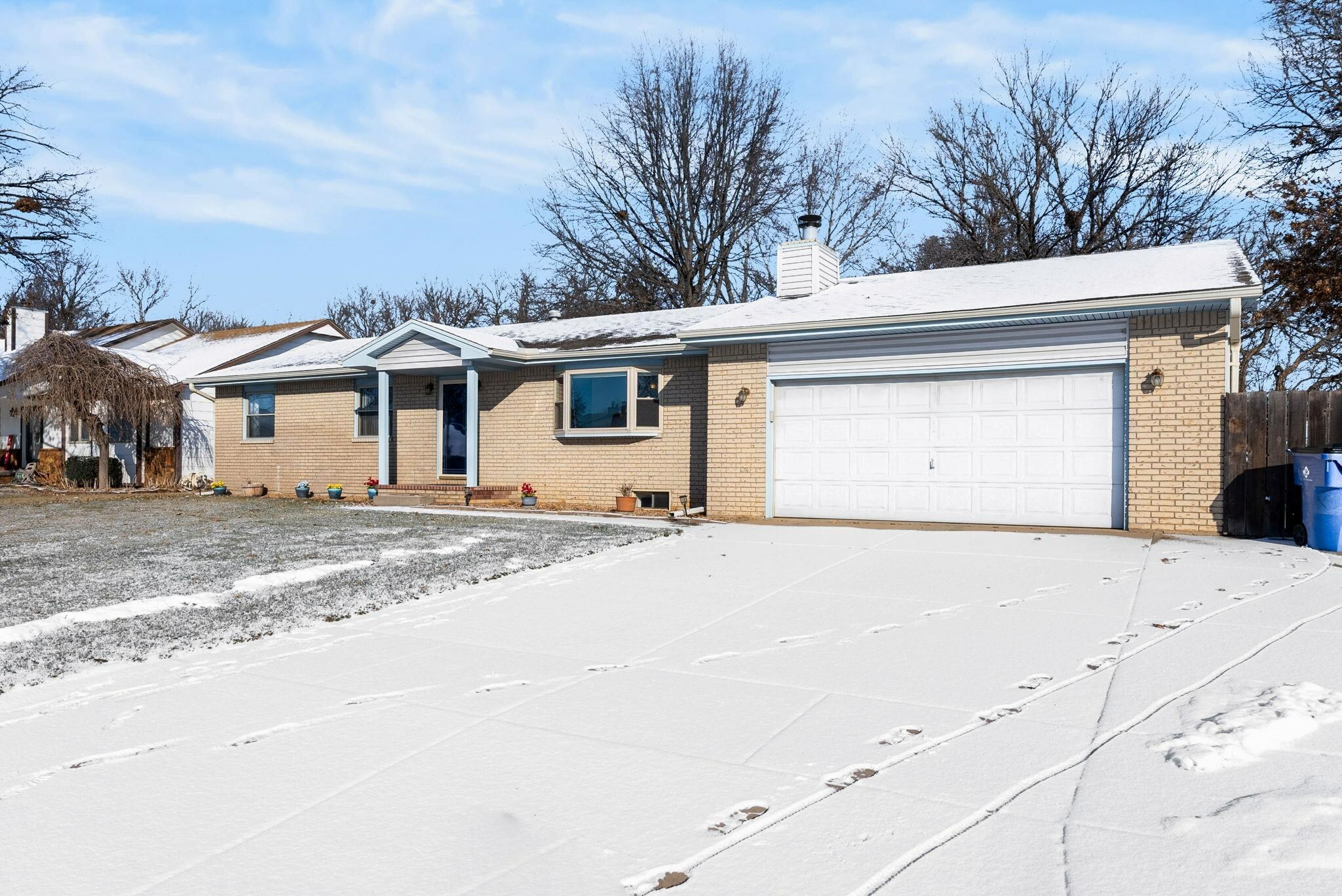 Property Photo:  5908 W 35th St S  KS 67215 