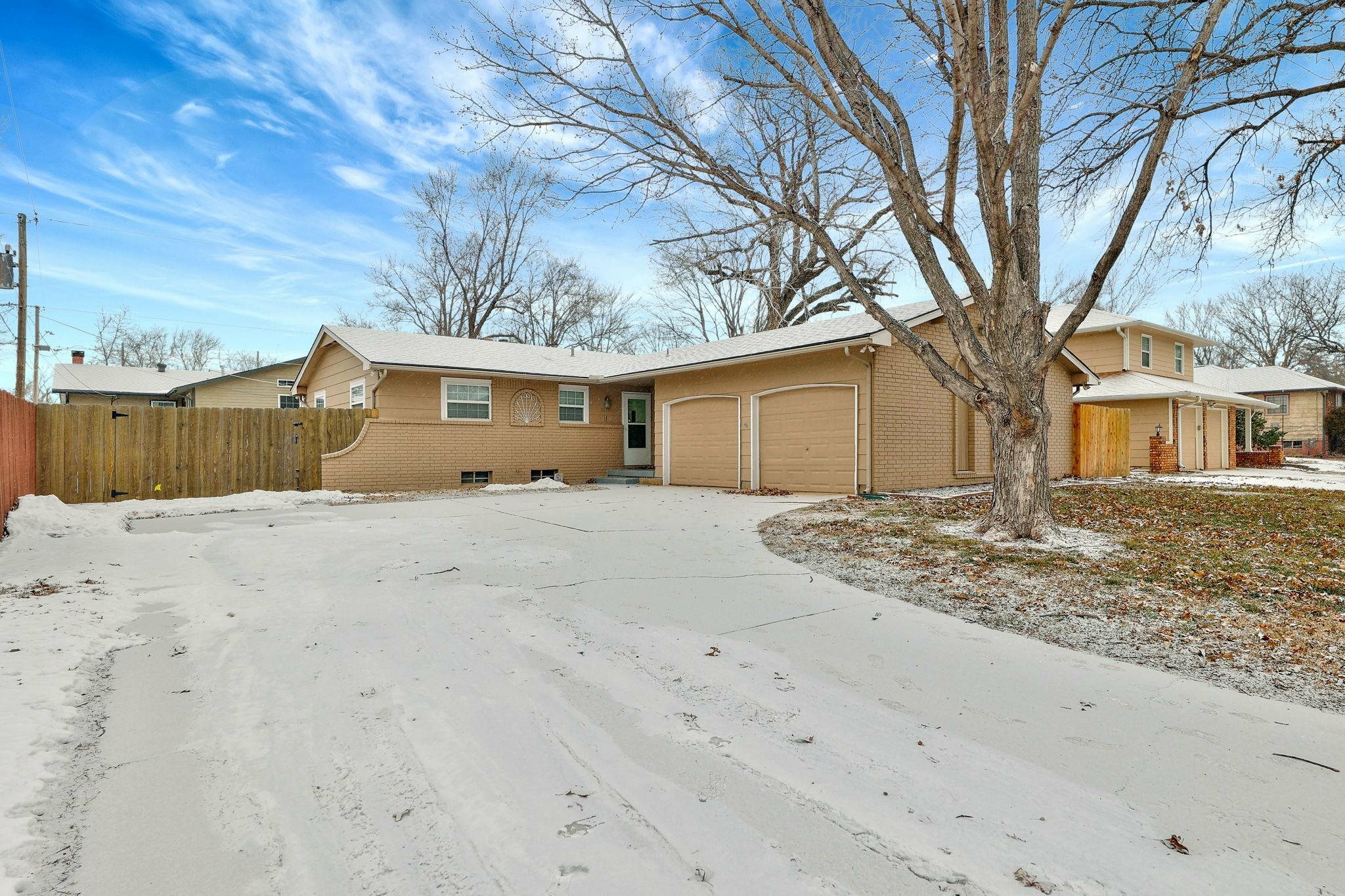 Property Photo:  1117 N Sandplum Ln  KS 67212 