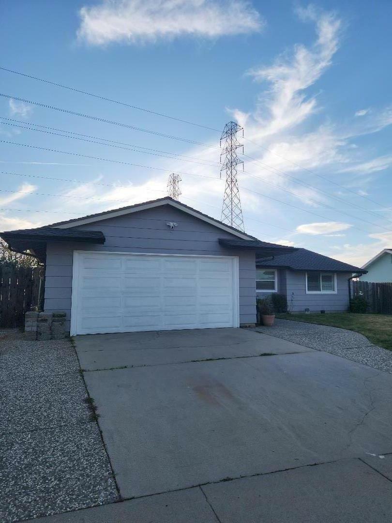 Property Photo:  808 Van Ness Court  CA 93907 