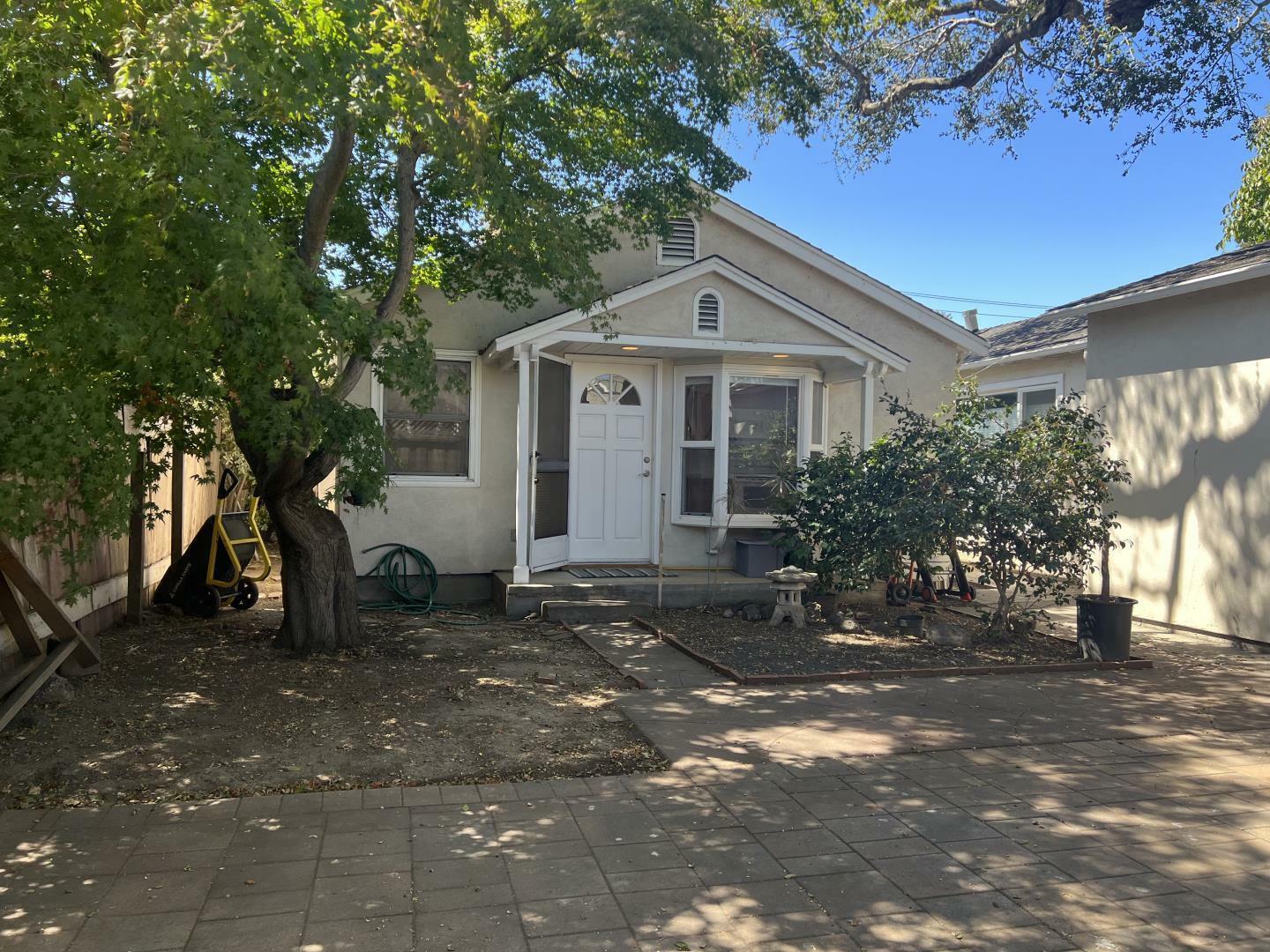 Property Photo:  601 South Idaho Street Cottage  CA 94402 