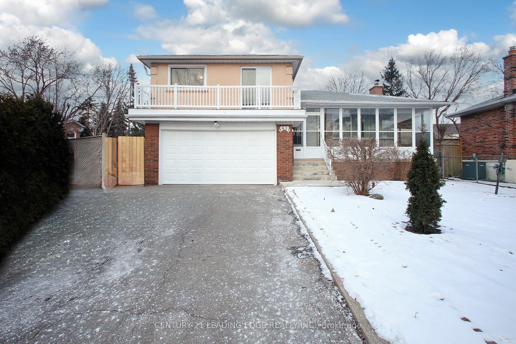 Property Photo:  3651 Broomhill Cres  ON L4Y 3N5 