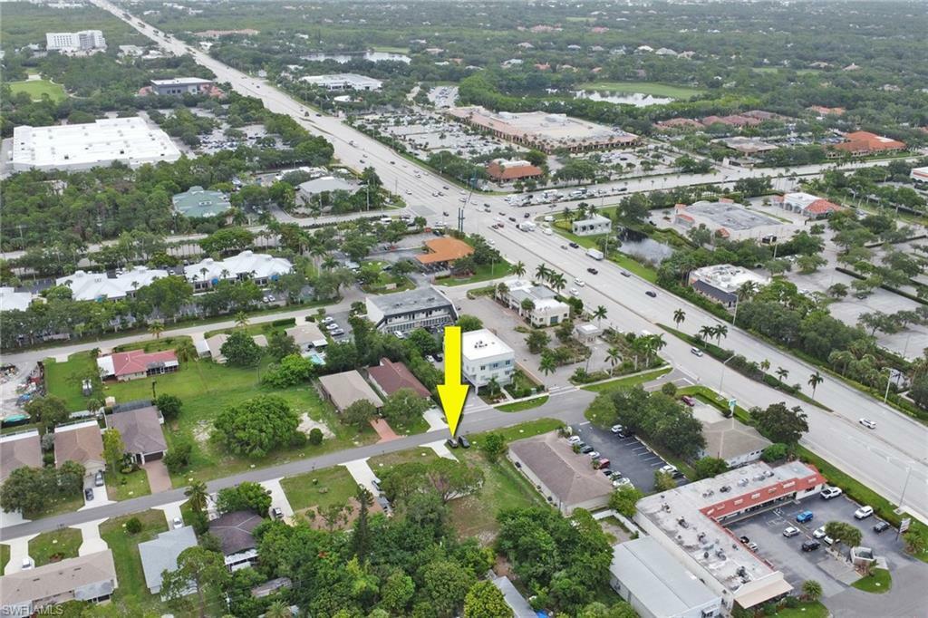 Property Photo: 870 109th Ave N FL 34108