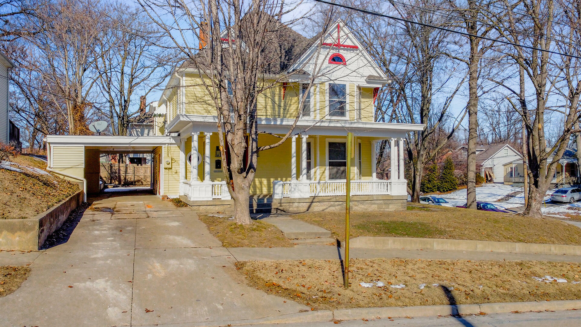 Property Photo:  627 Locust St  MO 65233 