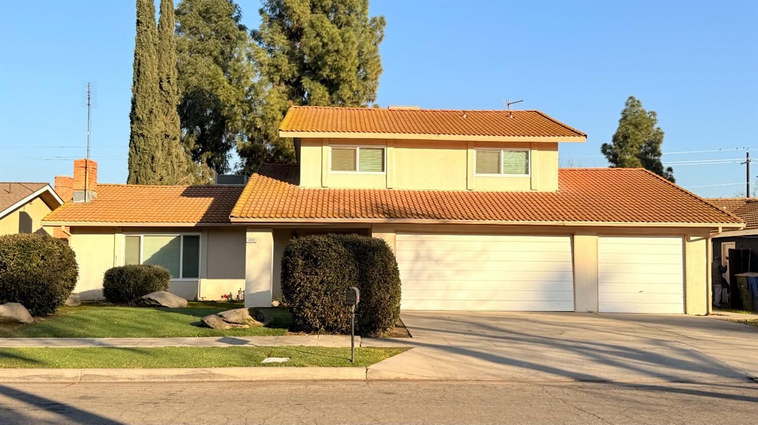 Property Photo:  1859 S Karen Avenue  CA 93727 