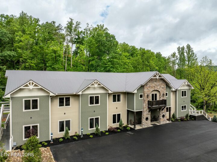 Property Photo:  281 Loop Rd  TN 37738 