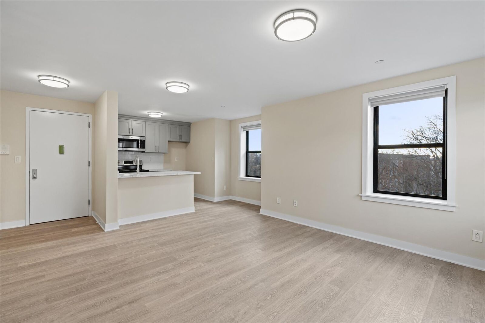 Property Photo: 135 Wakefield Avenue 101 NY 10704