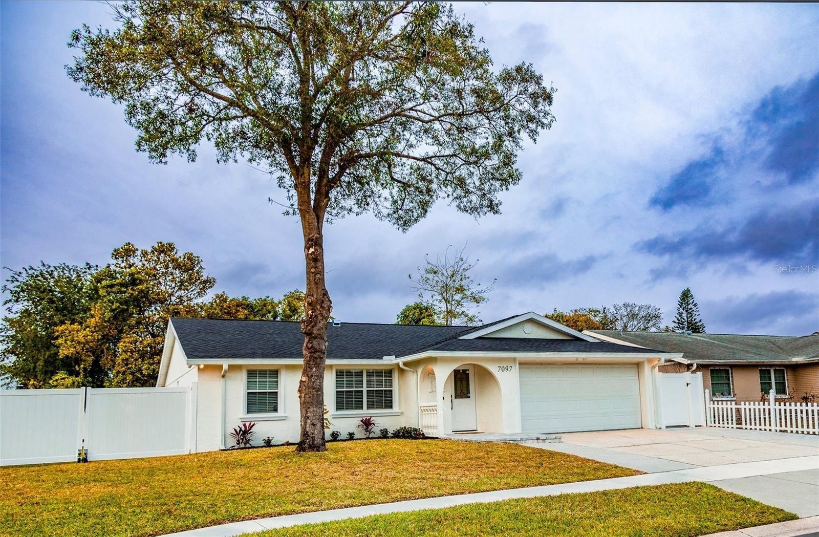 Property Photo: 7097 Aberfeldy Avenue N FL 33709