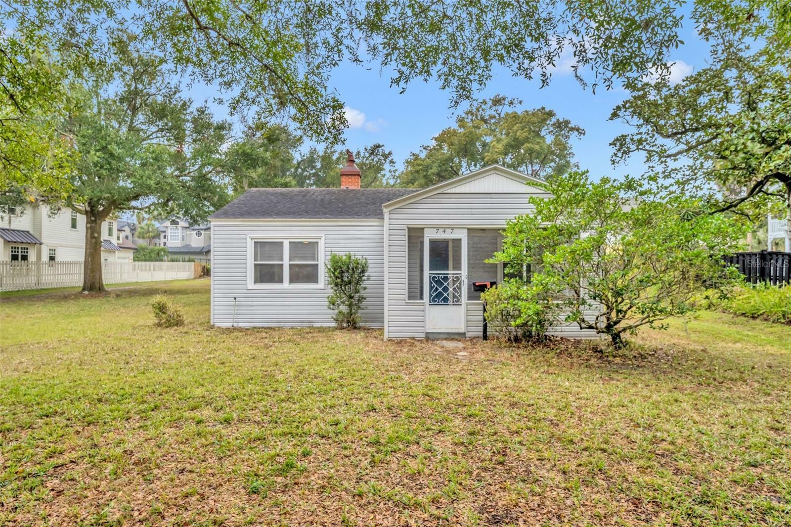 Property Photo:  747 McIntyre Avenue  FL 32789 