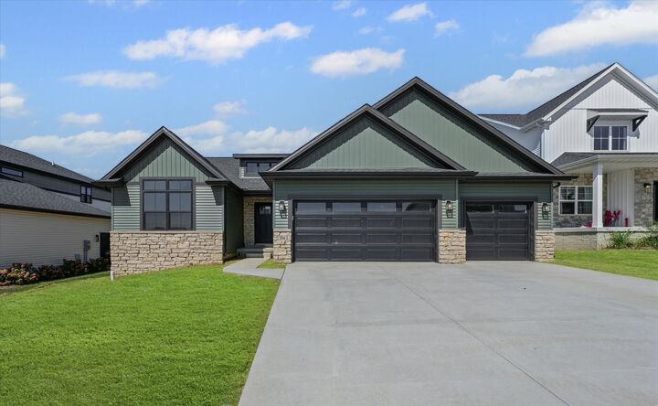 704 Isabella Drive  Mahomet IL 61853 photo