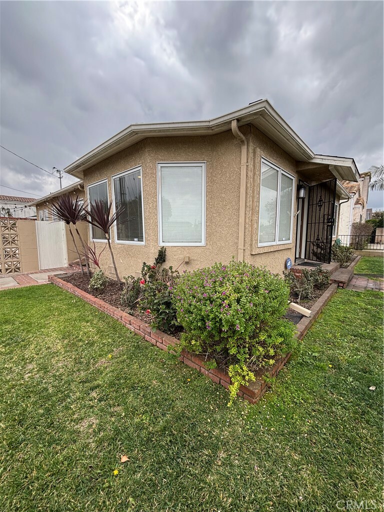 Property Photo: 2704 W Carson Street CA 90503