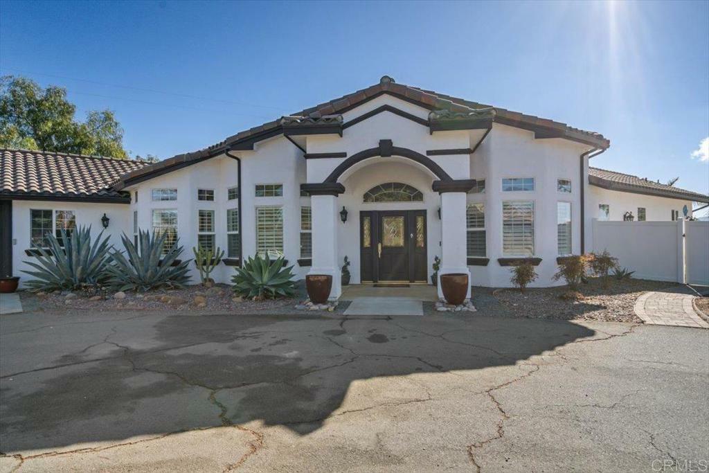 Property Photo:  3029 N Victoria Drive  CA 91901 