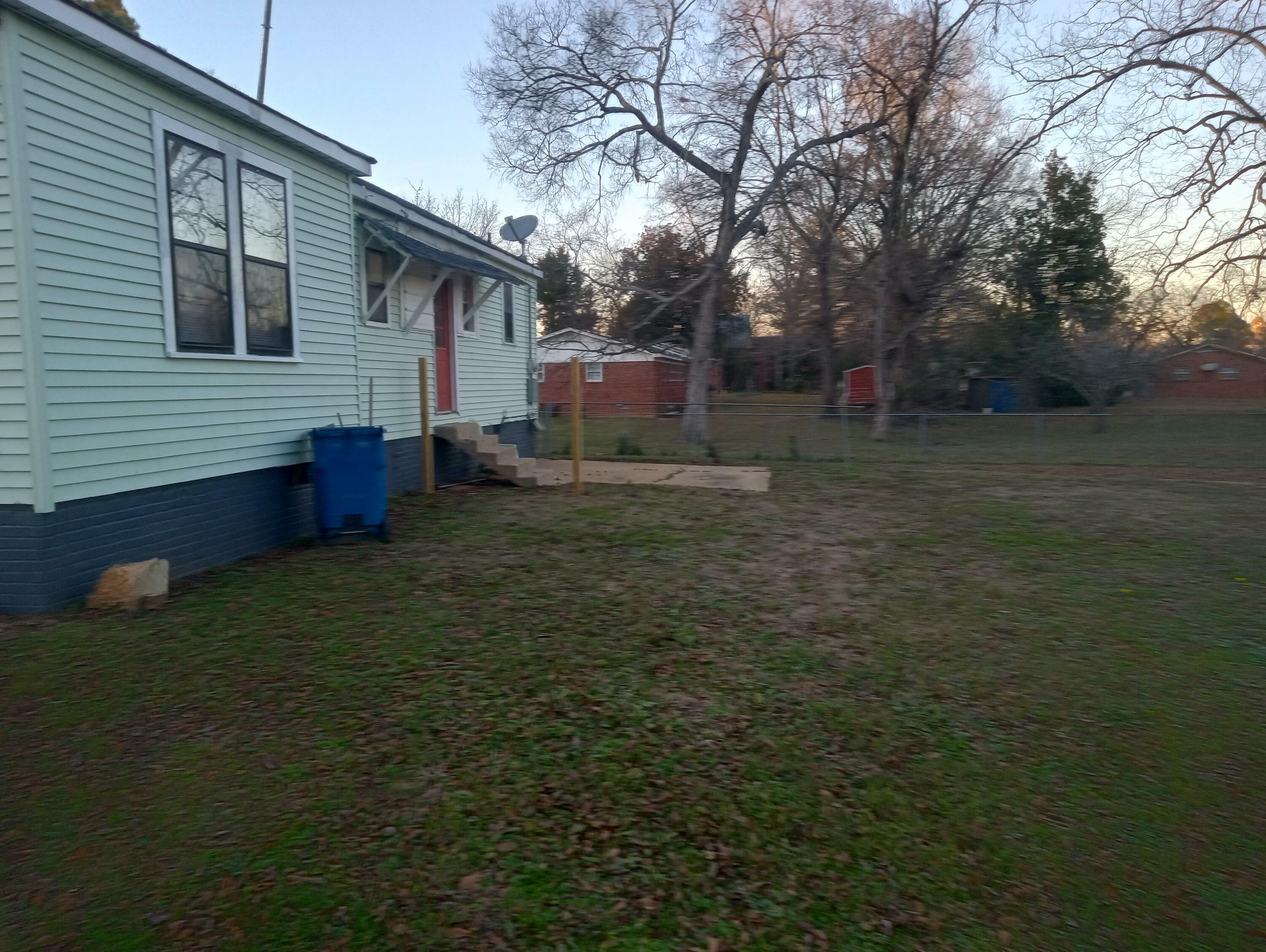 Property Photo:  700 S Meridian St.  MS 39730 