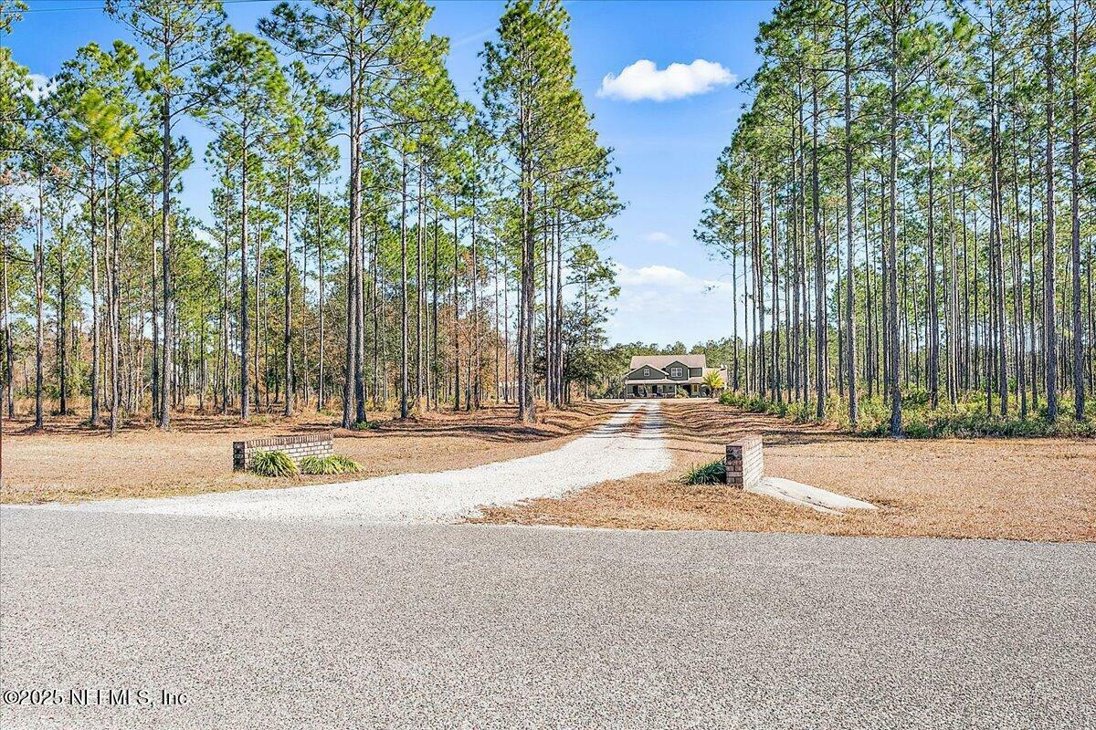 Property Photo: 13769 Glen Farms Drive FL 32040
