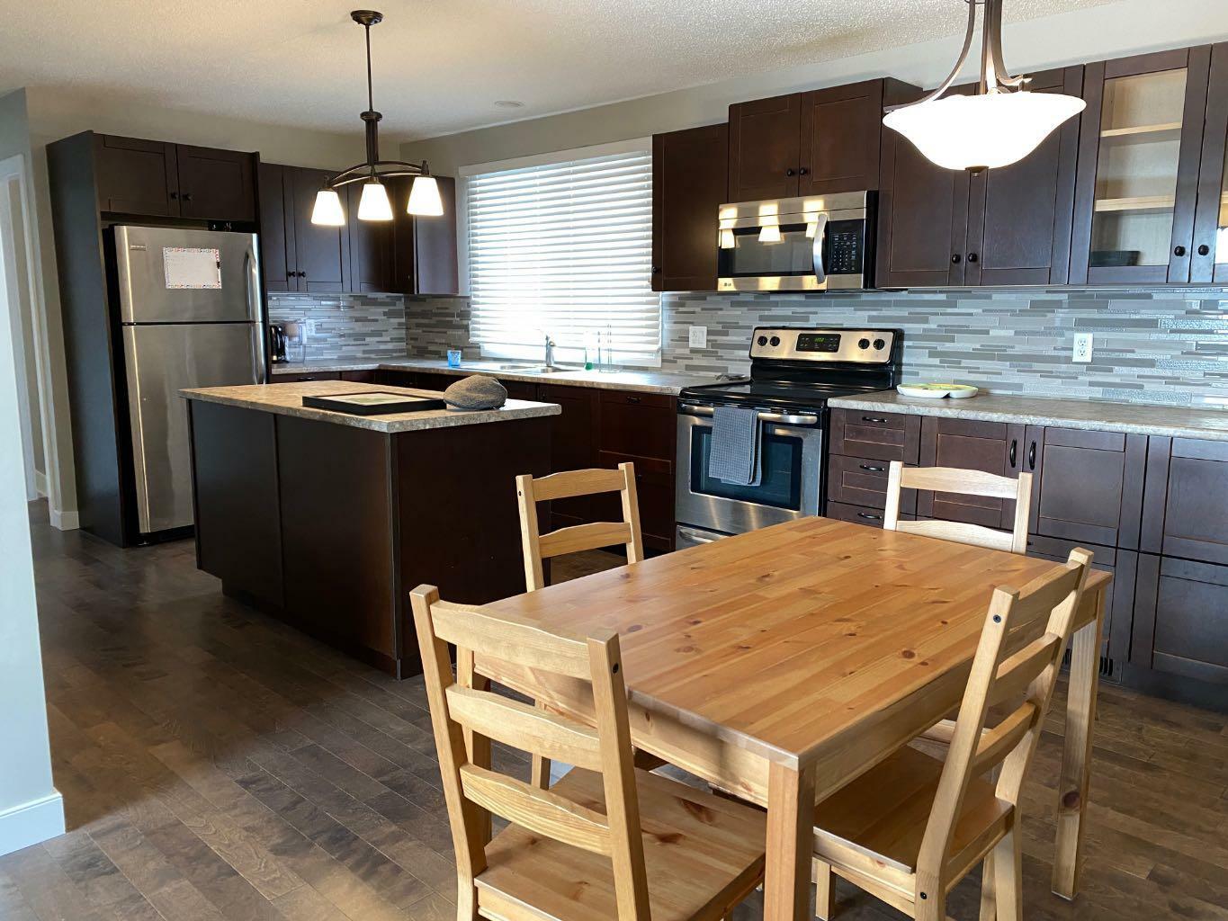 Property Photo:  1009 2 Street SE  AB T0J 0Y6 