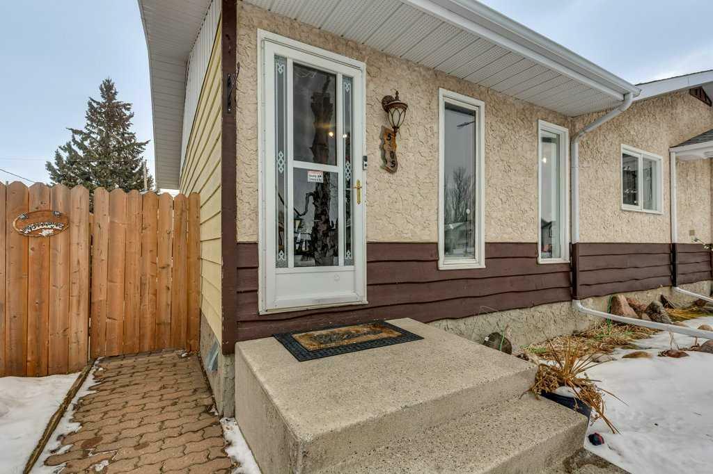 Property Photo:  5305 Poplar Avenue  AB T0M 0J0 