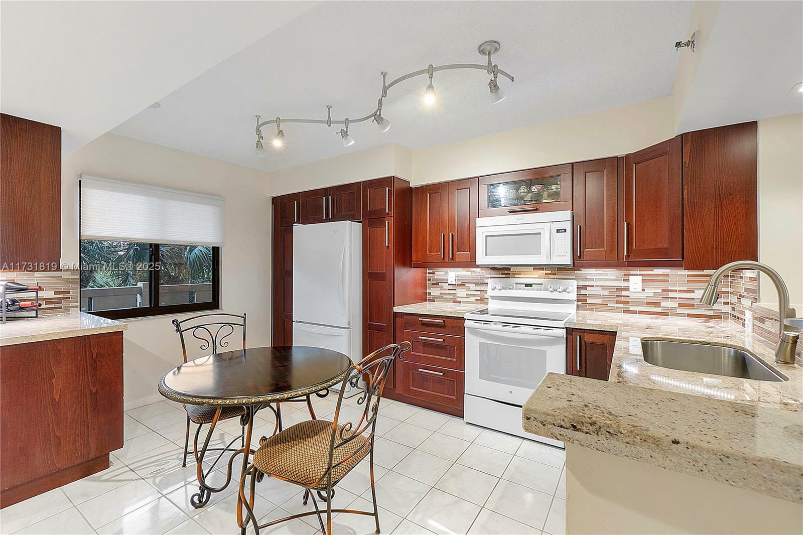 Property Photo:  2200 S Cypress Bend Dr 406  FL 33069 