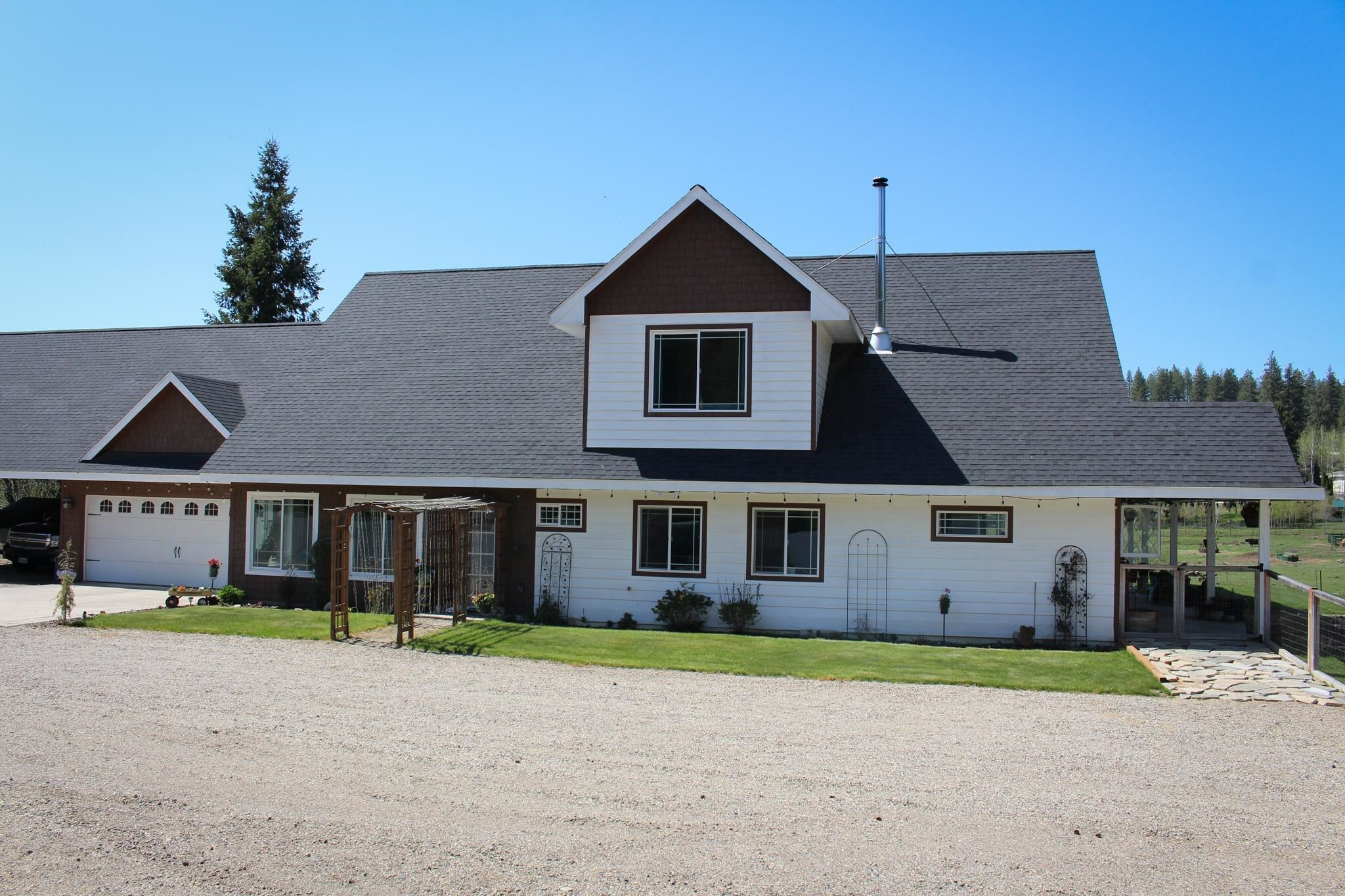 Property Photo: 39605 N Elk-Chattaroy Rd WA 99009