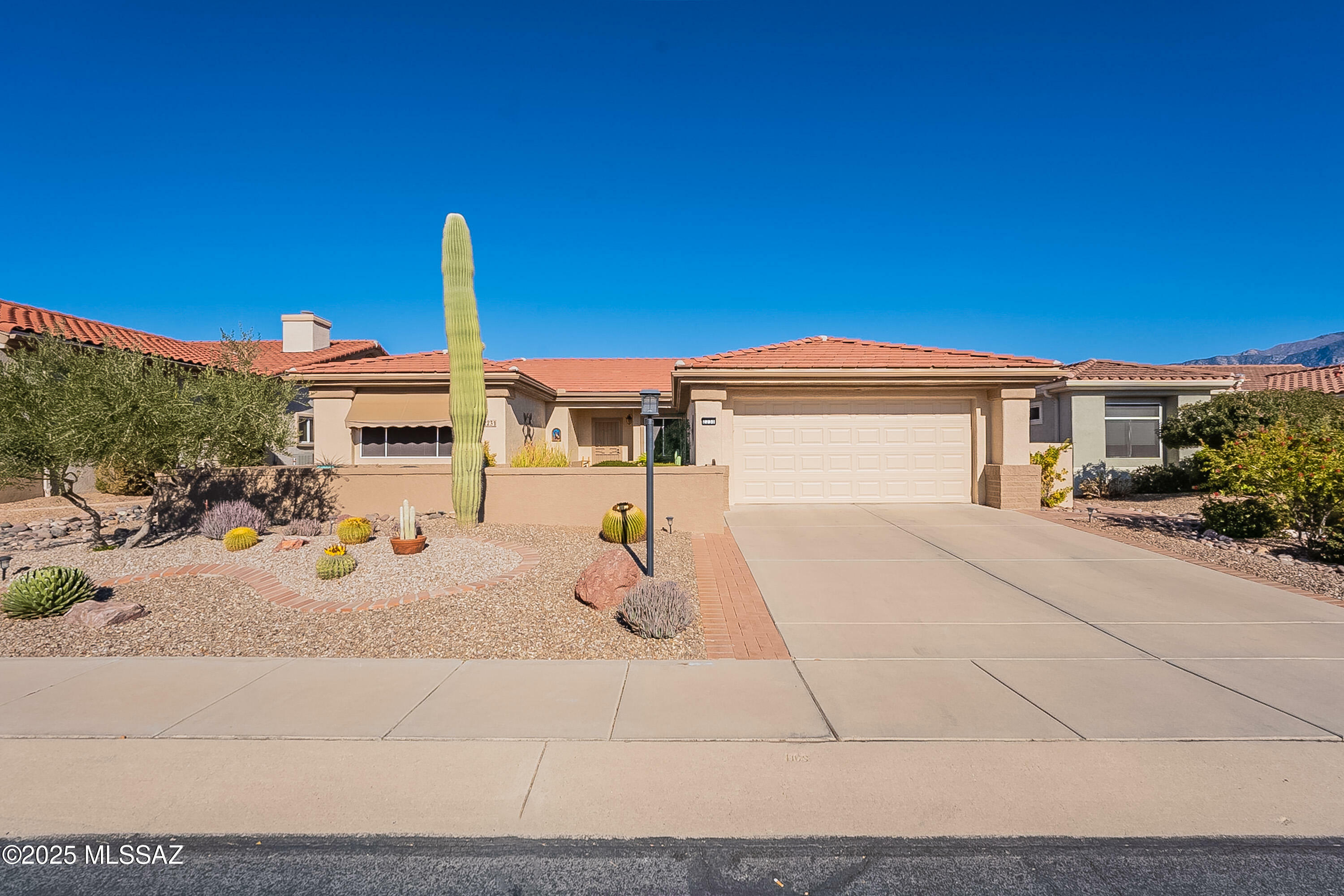 Property Photo:  2231 E Romero Canyon Drive  AZ 85755 