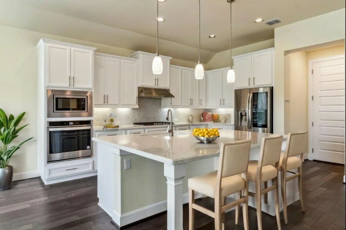 Property Photo: 225 Jumping Laurel Street TX 78666