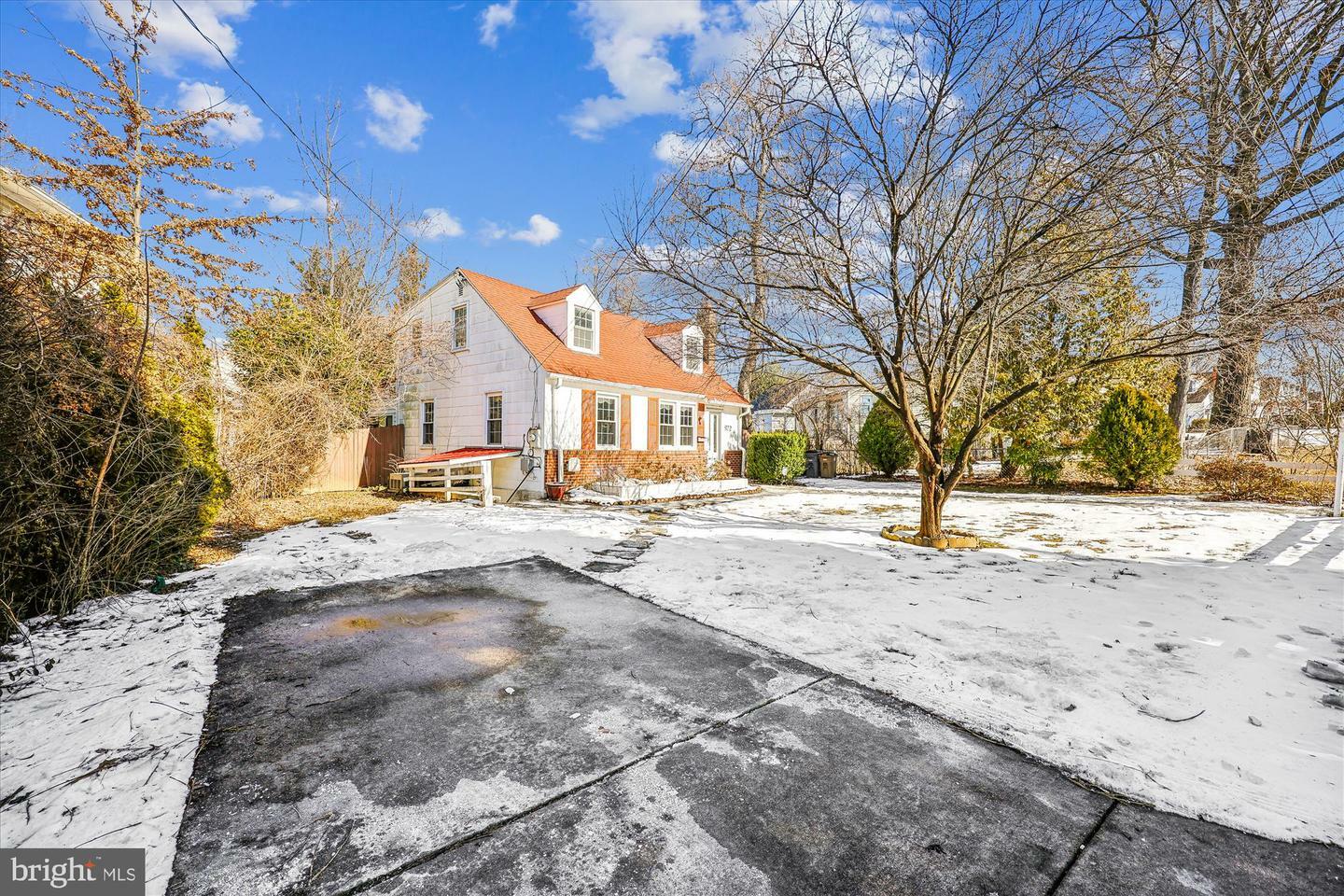 Property Photo:  922 Crawford Drive  MD 20851 