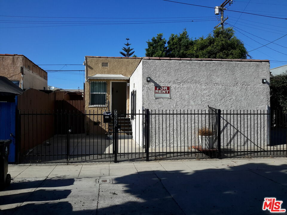 Property Photo:  5823 Venice Blvd 5825  CA 90019 