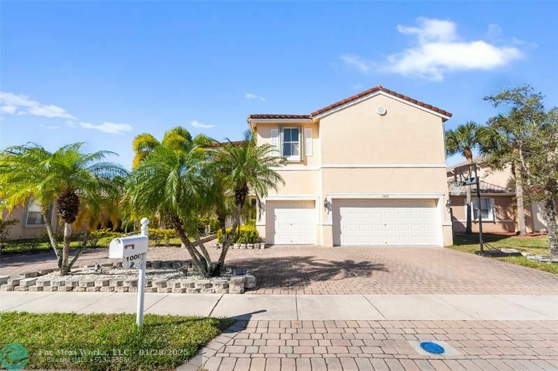 Property Photo:  1000 SW 191st Ave  FL 33029 