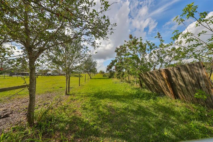 Property Photo: 1 Wimauma Carlton Lake Road FL 33598