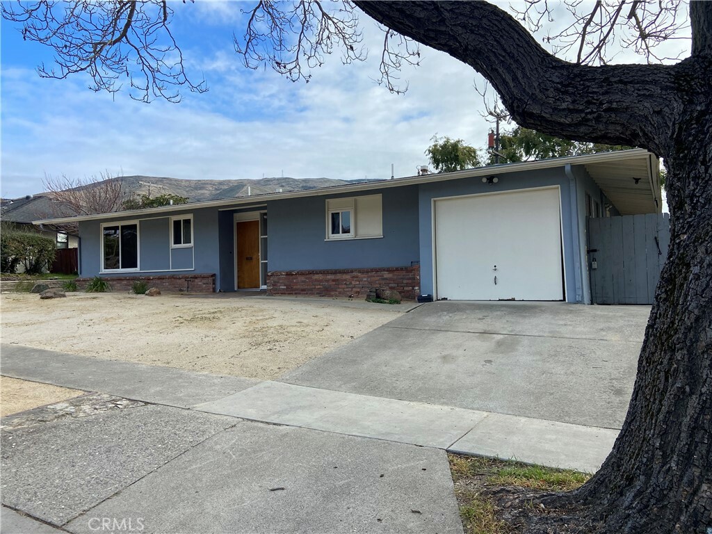 Property Photo:  2450 Boulevard Del Campo  CA 93401 