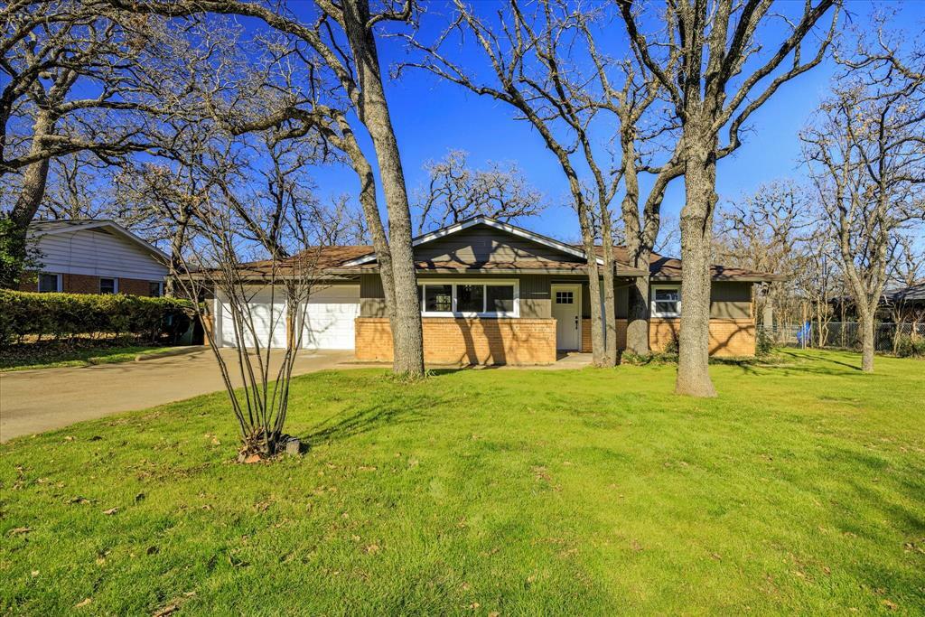 Property Photo:  7237 Robinhood Lane  TX 76112 