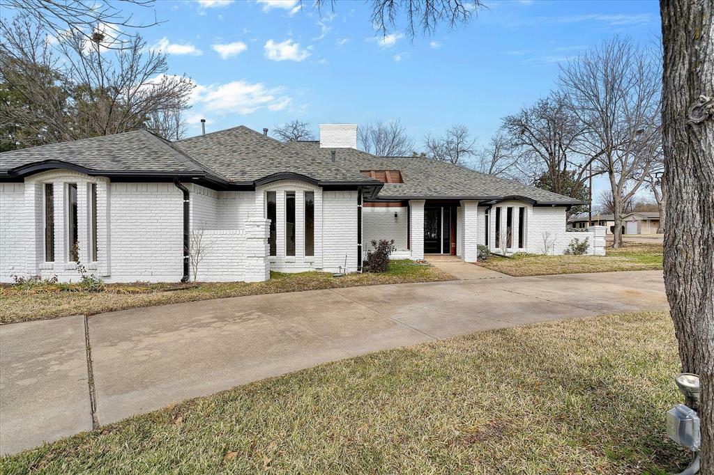 Property Photo:  813 Lakeshore Drive  TX 75149 