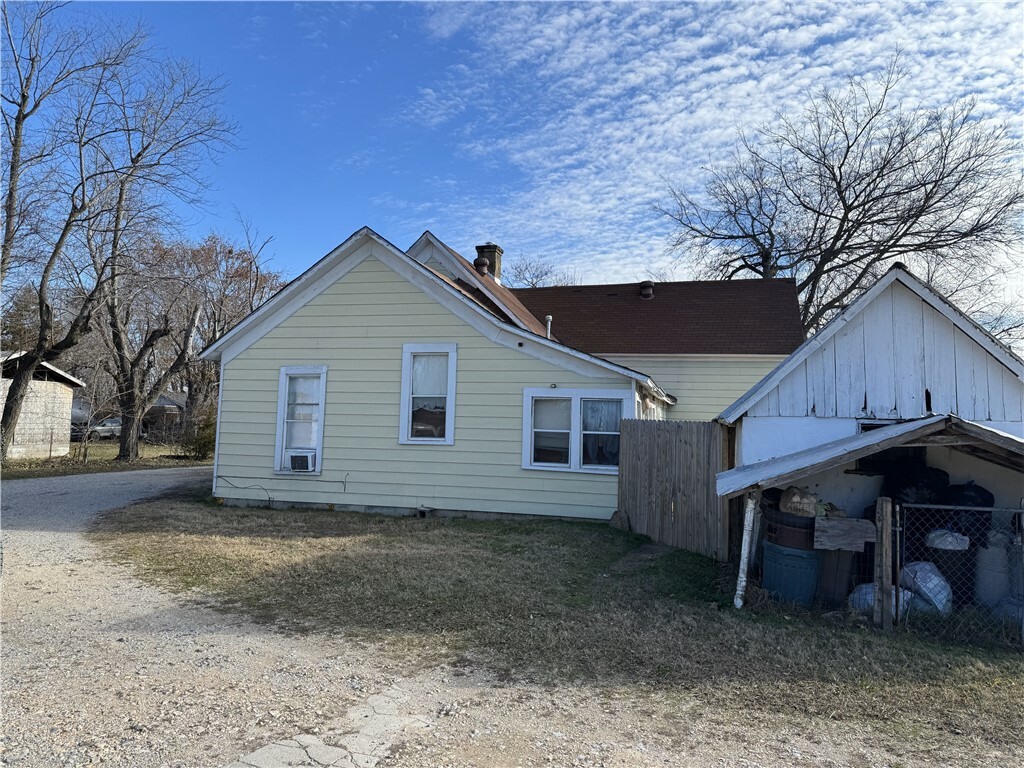 Property Photo:  513, 515, 517, 519 S Main Avenue  AR 72744 