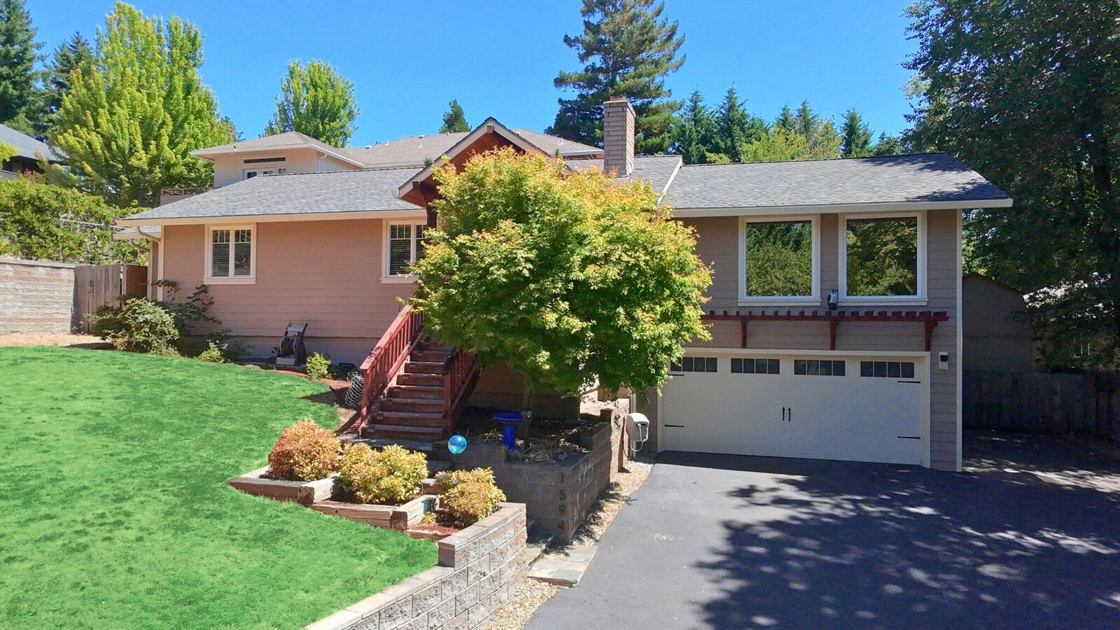 Property Photo:  1594 Angelcrest Drive  OR 97504 