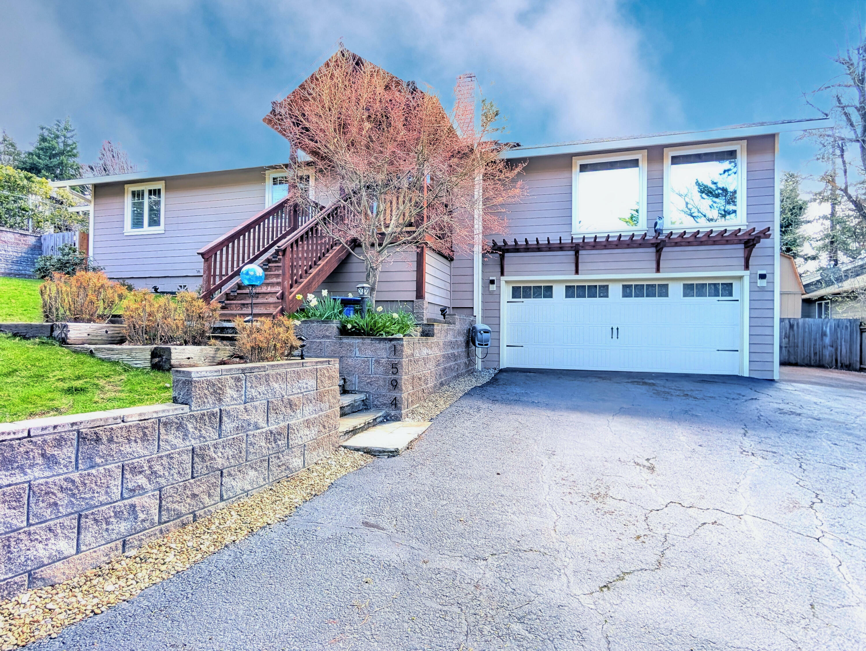 1594 Angelcrest Drive  Medford OR 97504 photo