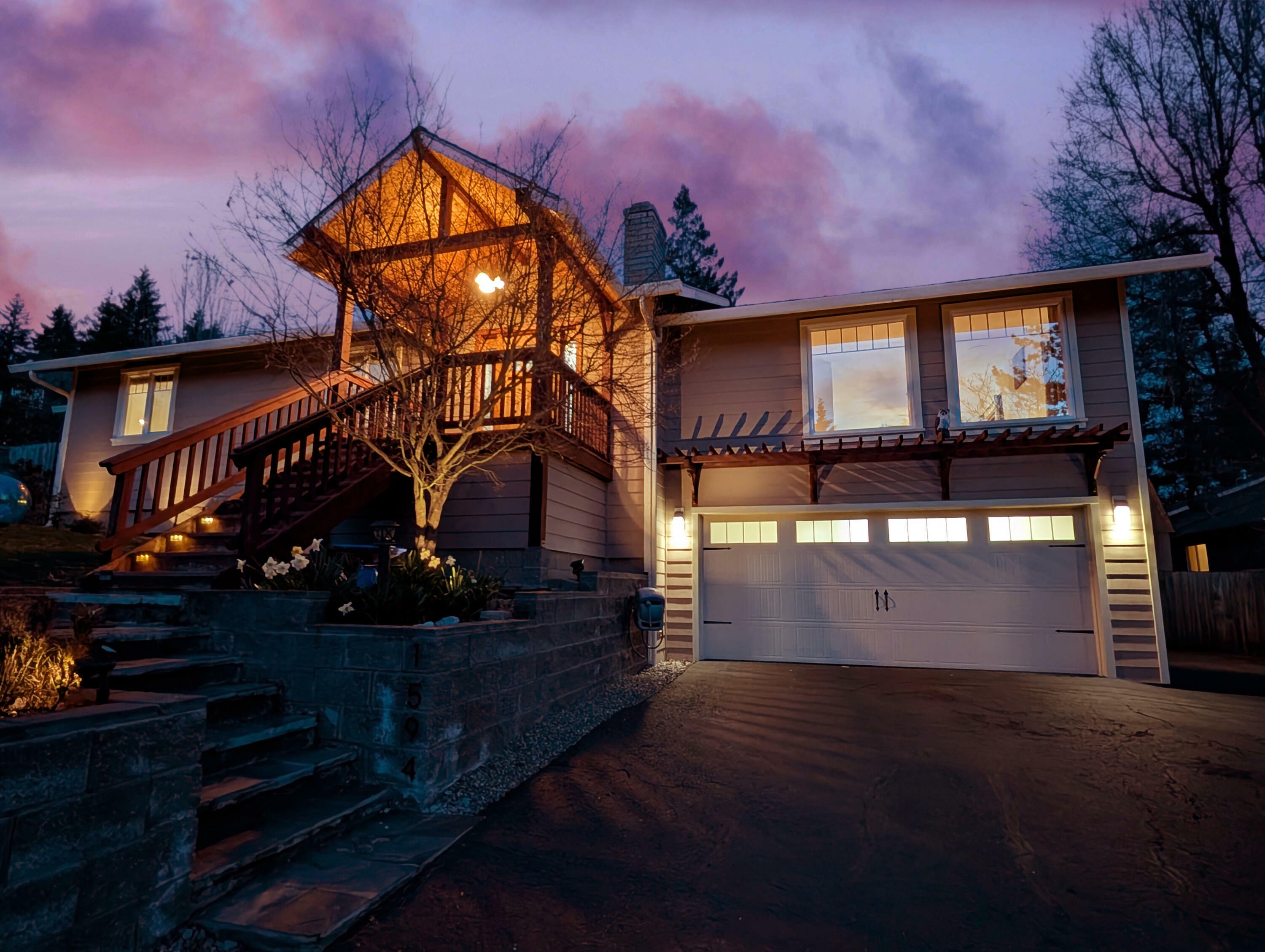 Property Photo: 1594 Angelcrest Drive OR 97504