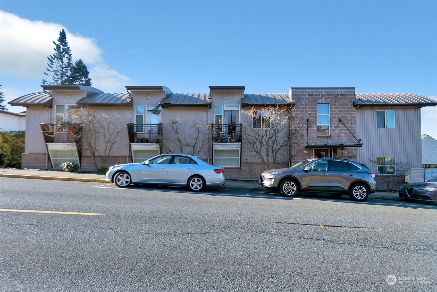 Property Photo:  654  5th Avenue S 101  WA 98020 