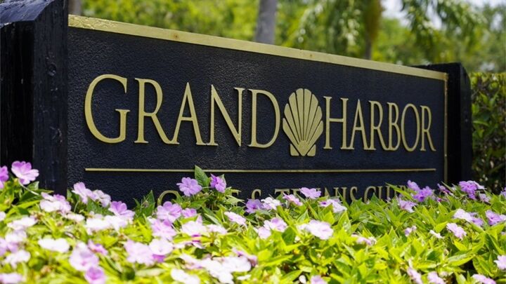 Property Photo:  4810 Laguna Village Way  FL 32967