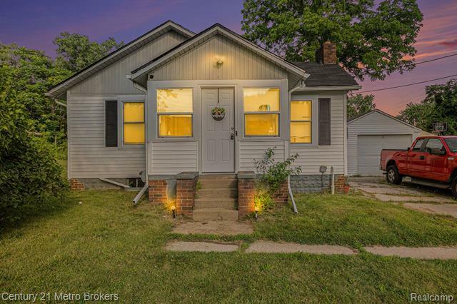 Property Photo:  1482 Mitson Boulevard  MI 48504 