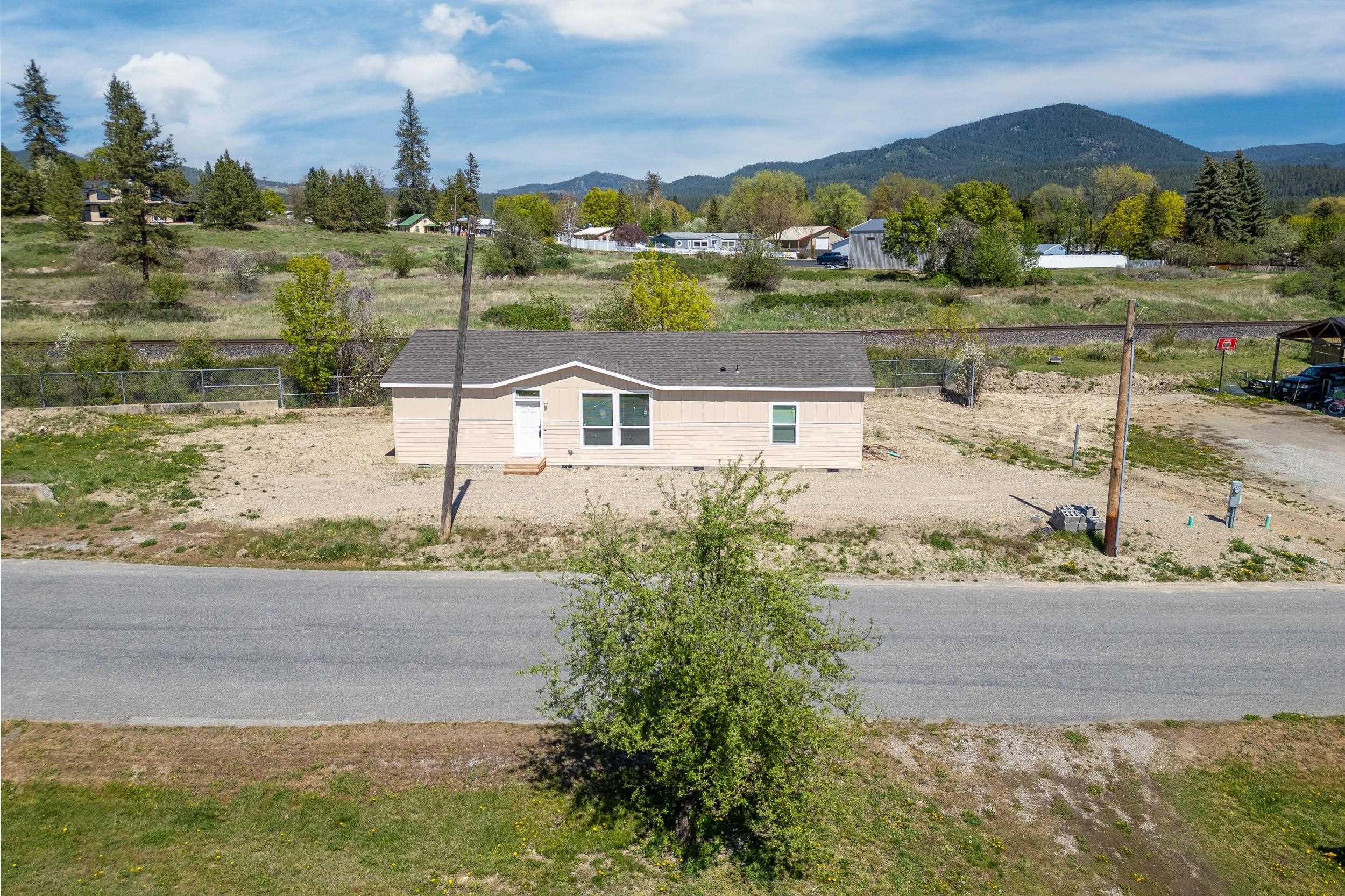 Property Photo: 906 W Valley Ave WA 99109