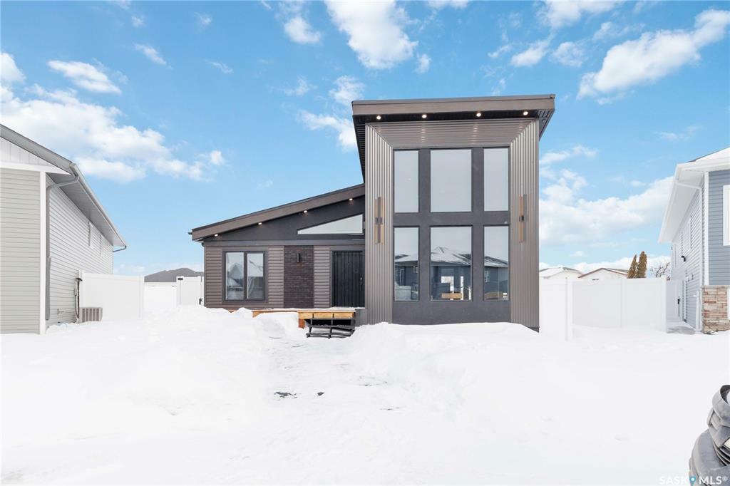 Property Photo:  359 McArthur Crescent  SK S7L 6X2 