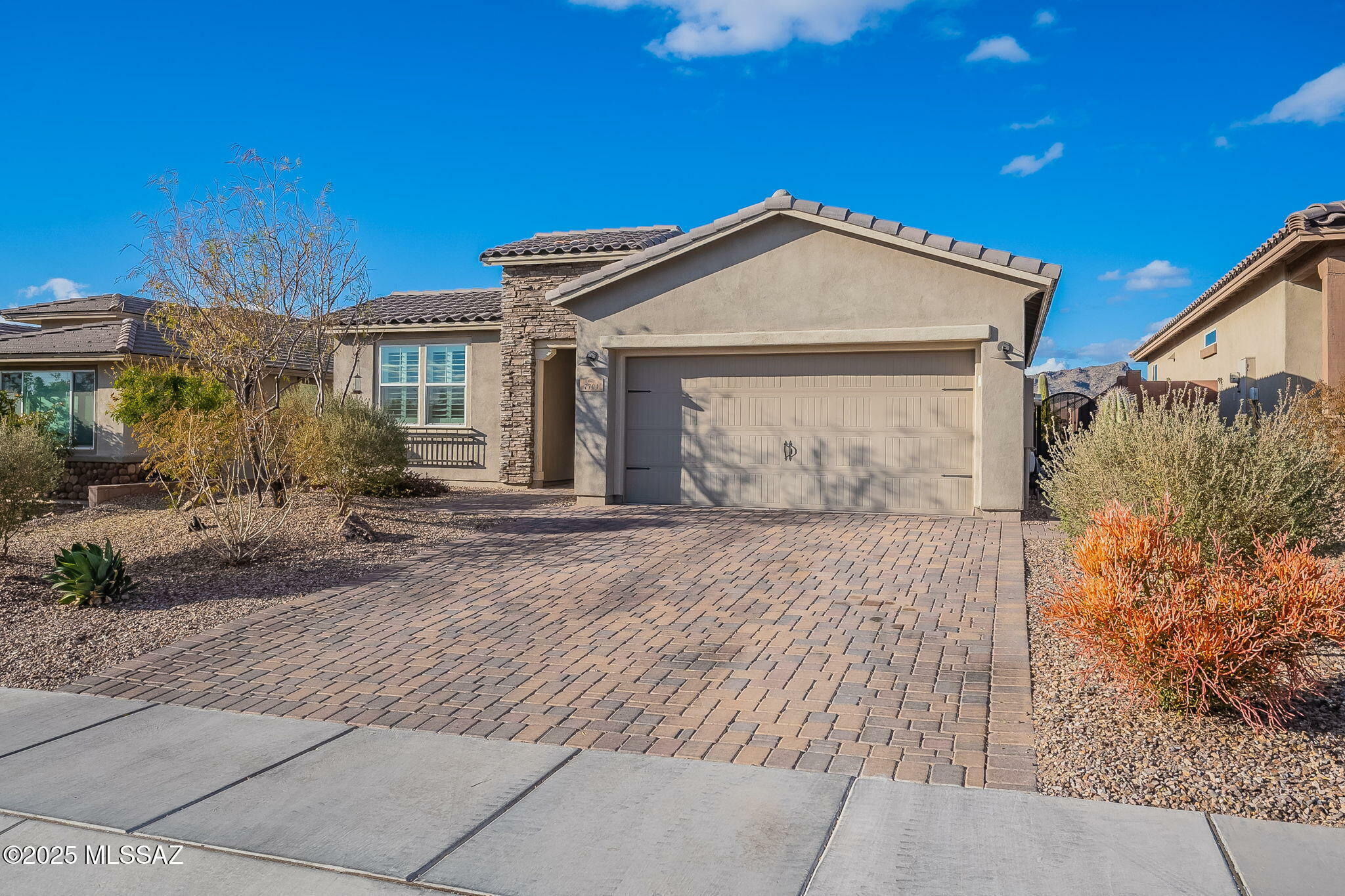 Property Photo:  7704 W Laurel Lane  AZ 85658 