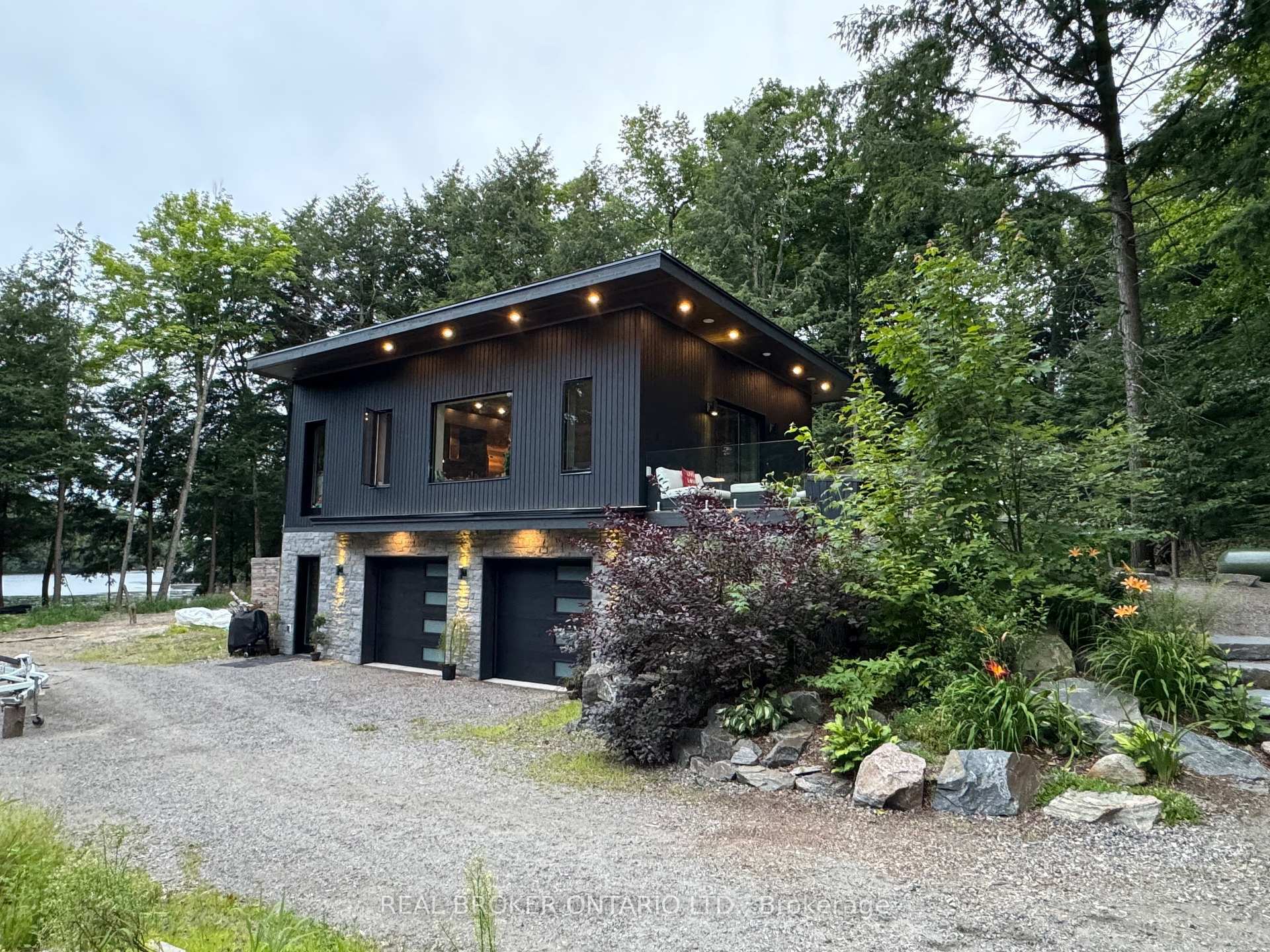 Property Photo: 1039 Viewpoint Trail W ON P1P 1L1