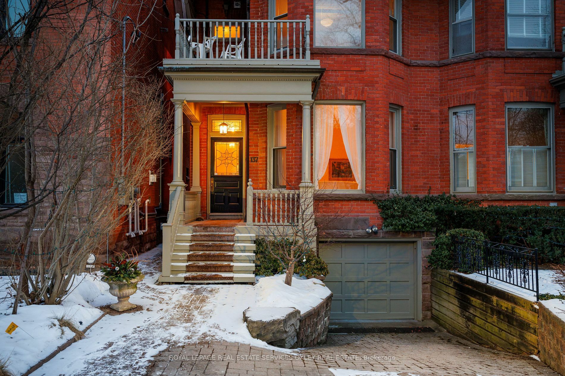 Photo de la propriété:  137 Roxborough St E  ON M4W 1V9 