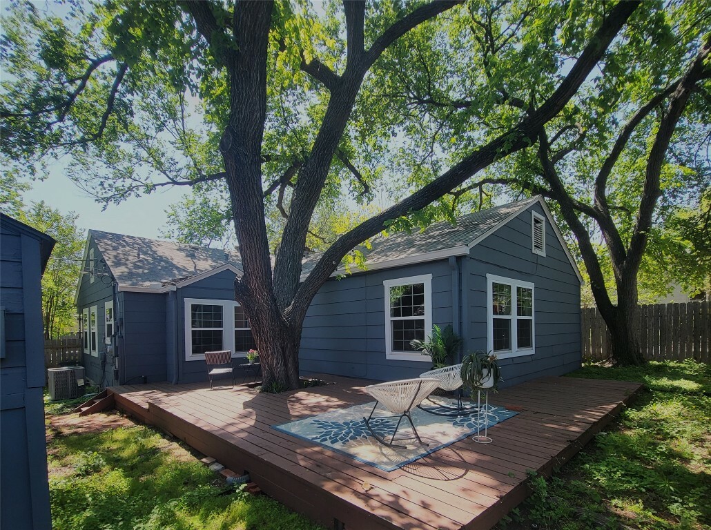 Property Photo: 2108 Glendale Place TX 78704