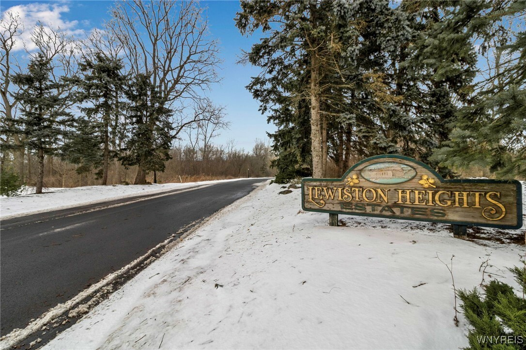 Property Photo:  5275 Country Club Trail  NY 14092 