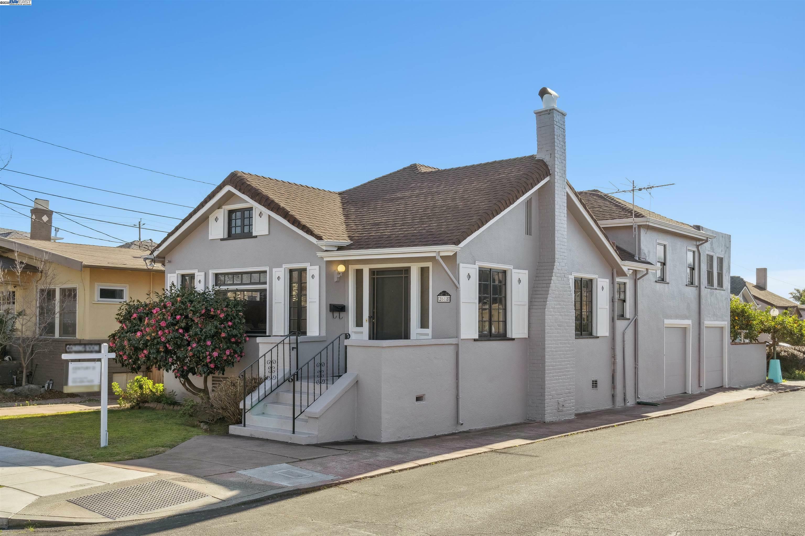 Property Photo:  2618 Washington St  CA 94501 