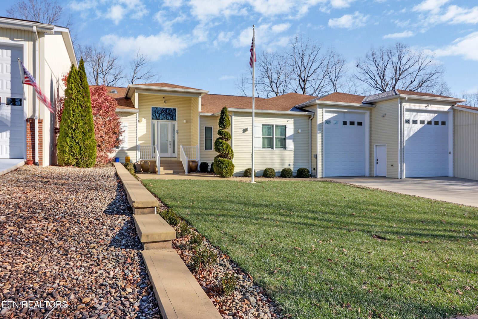 Property Photo: 27 Hickory Hollow Circle TN 38555