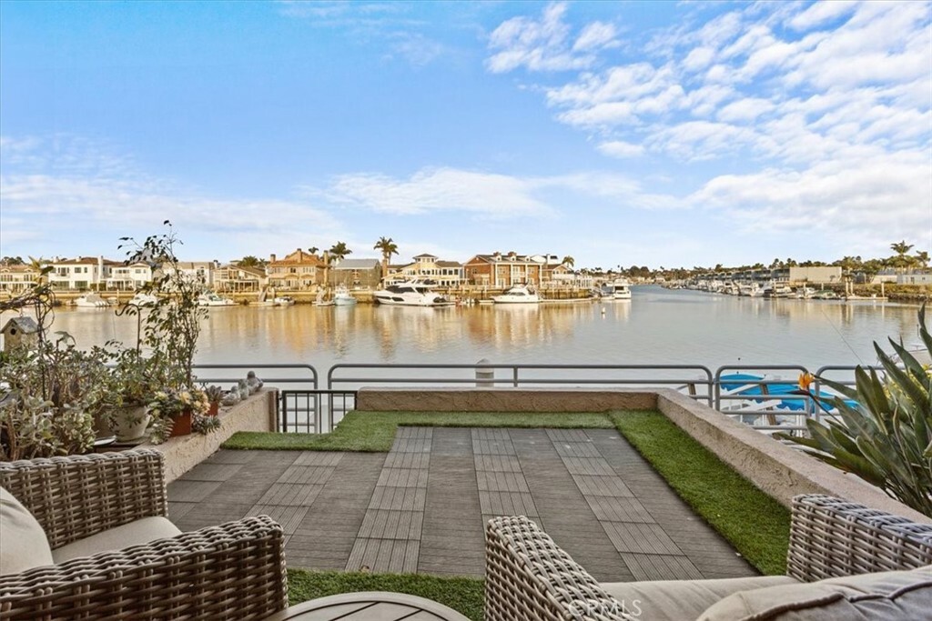 Property Photo: 17124 Bluewater Lane CA 92649