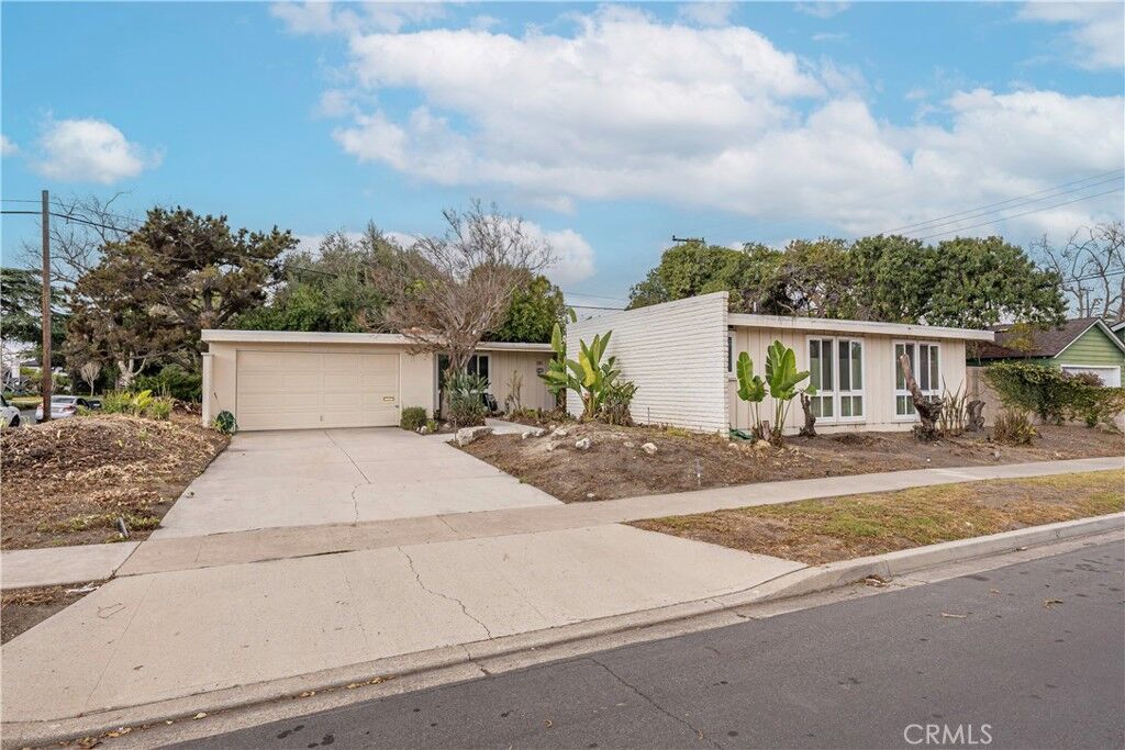 Property Photo:  3391 Rossmoor Way  CA 90720 