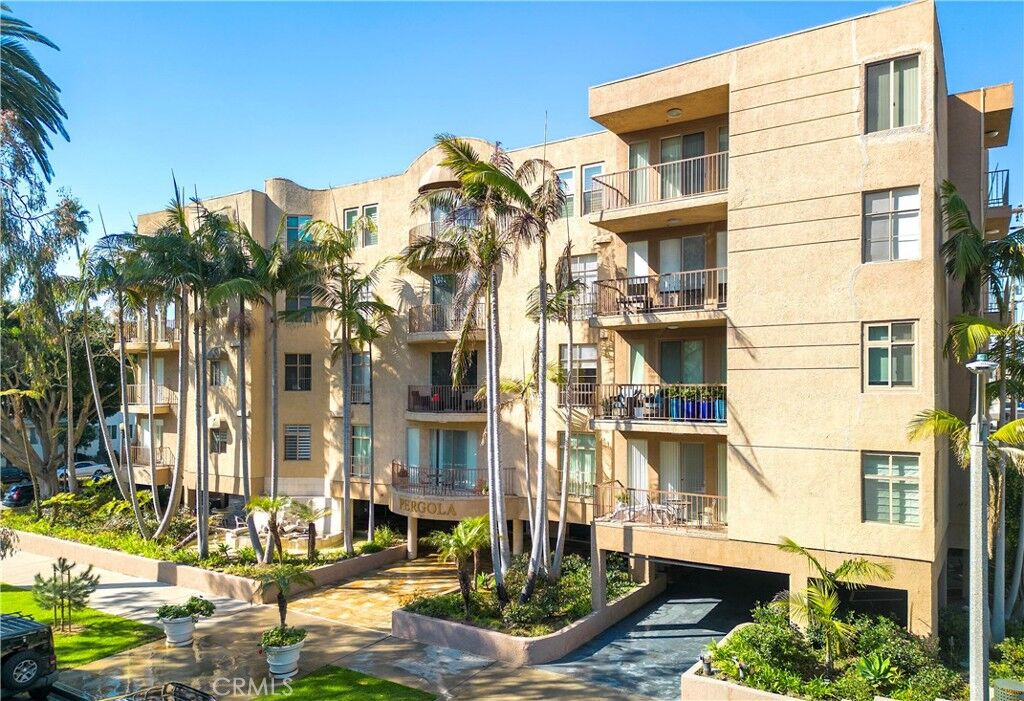 Property Photo:  211 California Avenue 503  CA 90403 