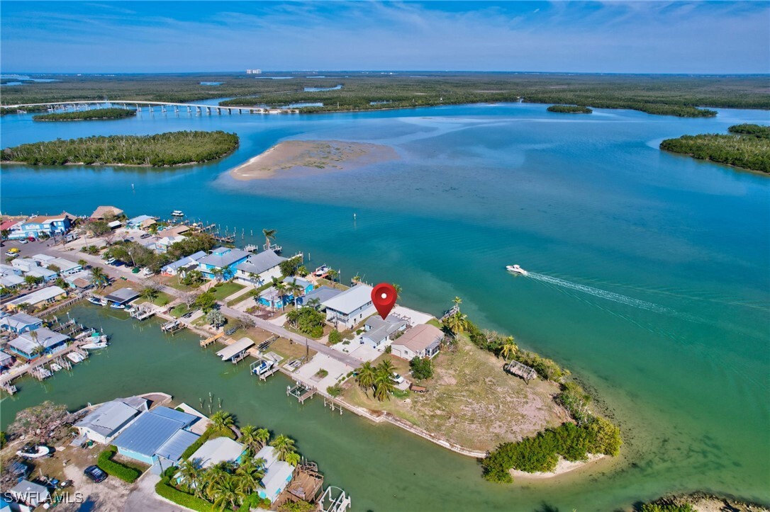 Property Photo: 107 Bayshore Way FL 34140